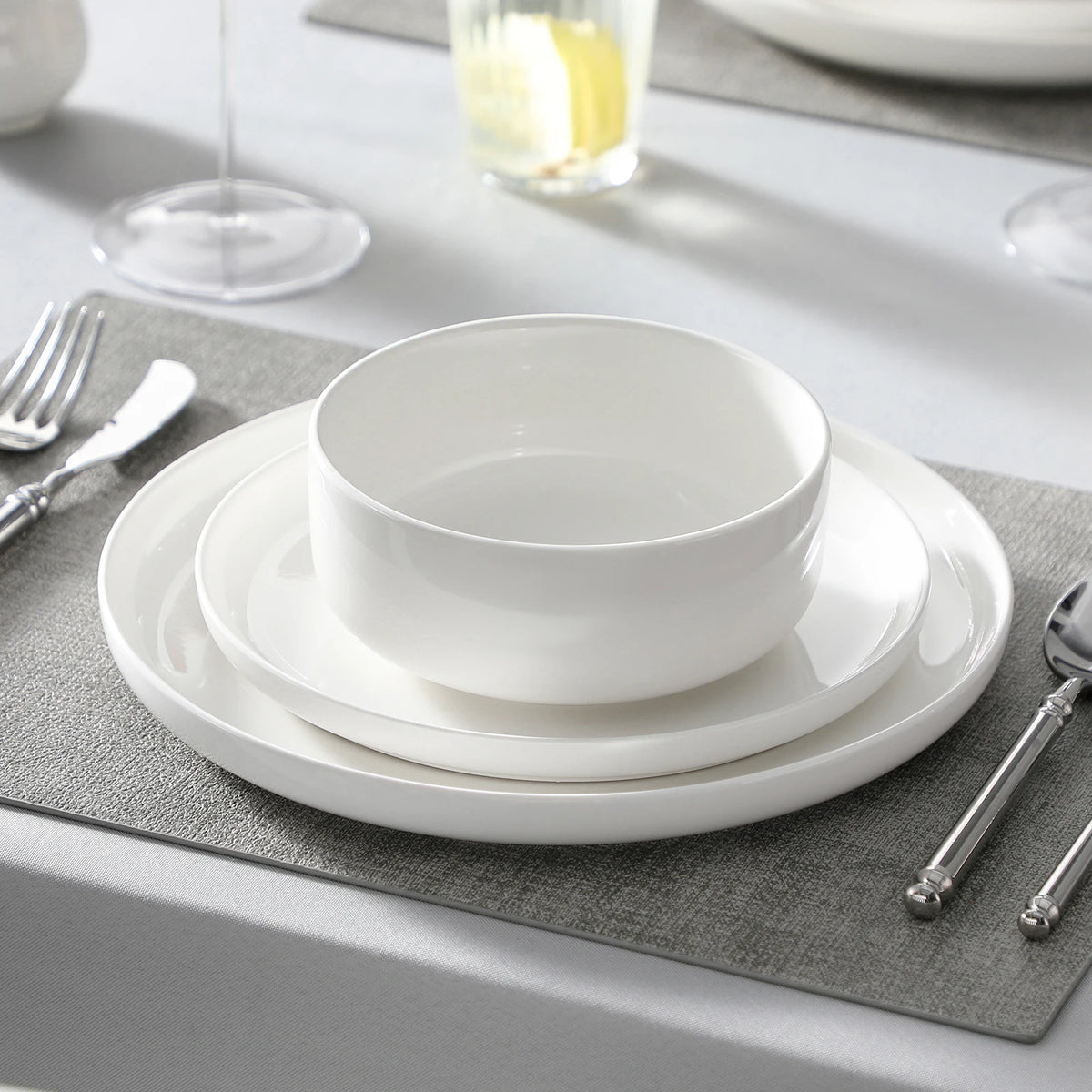 18/36-Piece Porcelain Dinnerware Set
